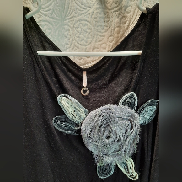 Robin K. Blouse Womans Medium Black Rose Stretch Classic Floral Breathable - Picture 3 of 9